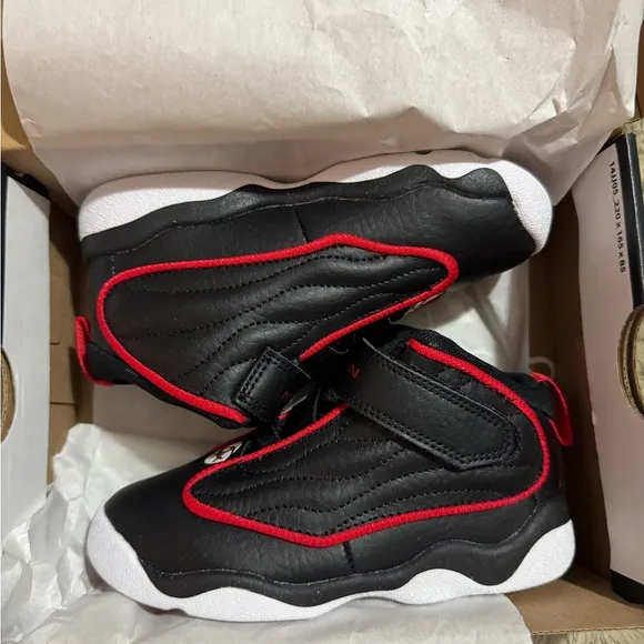 🔥 Jordan Black and Red High-Top Sneakers with Dynamic Design NIB Child 10 🔥