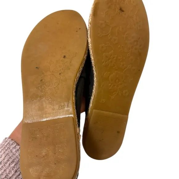 A beautiful, soft leather, flat shoes, and a great condition
