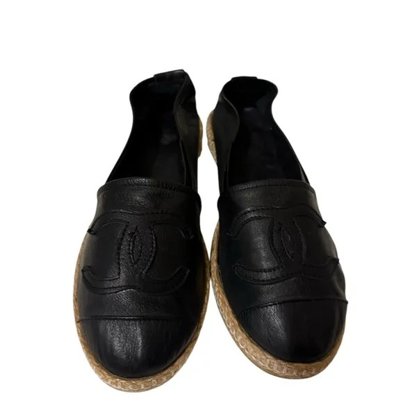 A beautiful, soft leather, flat shoes, and a great condition