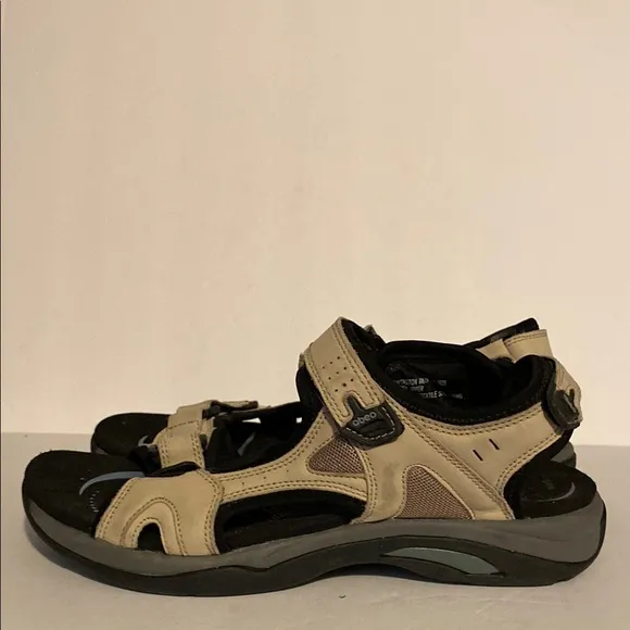 Abeo Women’s Huntington Tan and Black Leather Sandals