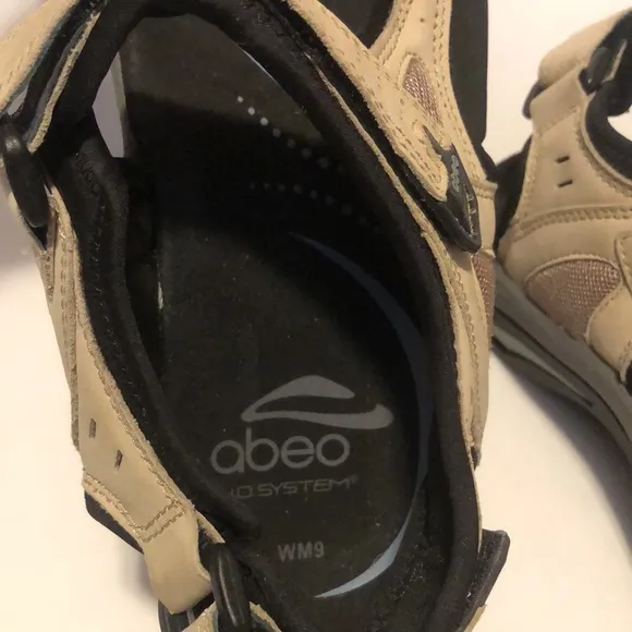 Abeo Women’s Huntington Tan and Black Leather Sandals