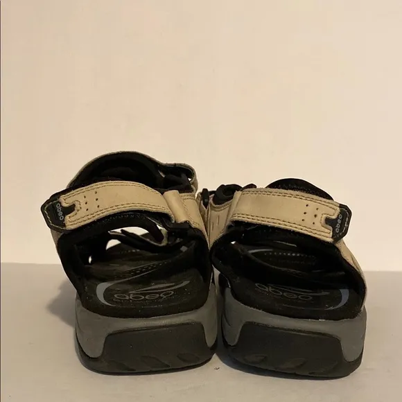 Abeo Women’s Huntington Tan and Black Leather Sandals