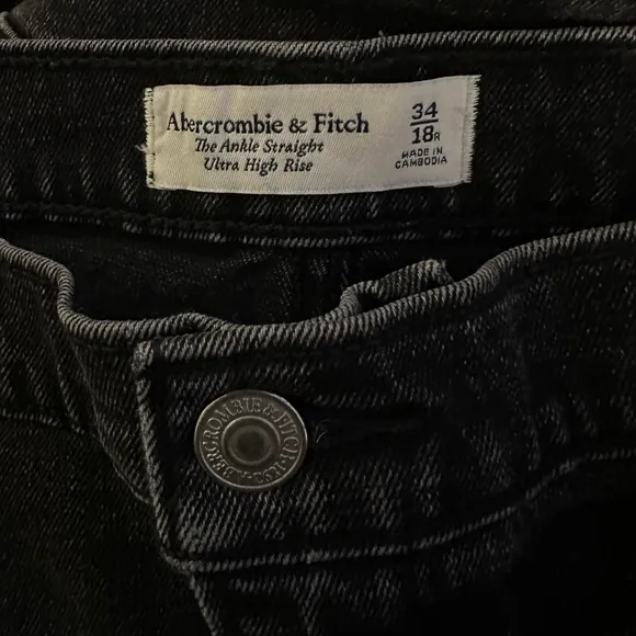 Abercrombie &amp; Fitch Ultra High Rise Ankle Straight Jean in Black Destroy