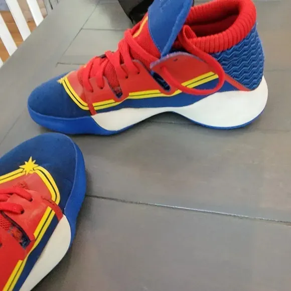 Adidas Blue &amp; Red Youth Boys Pro Vision Captain Marvel Comfort Shoes Siz…