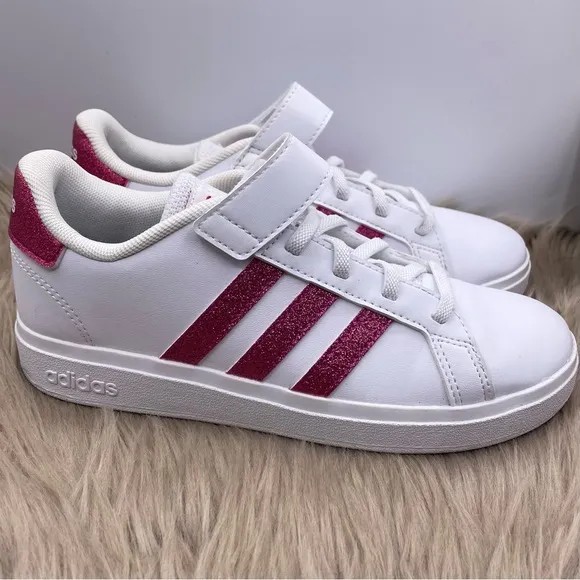 Adidas grand court girl stay-put sneakers Size 2 1/2 glitter 3-striped