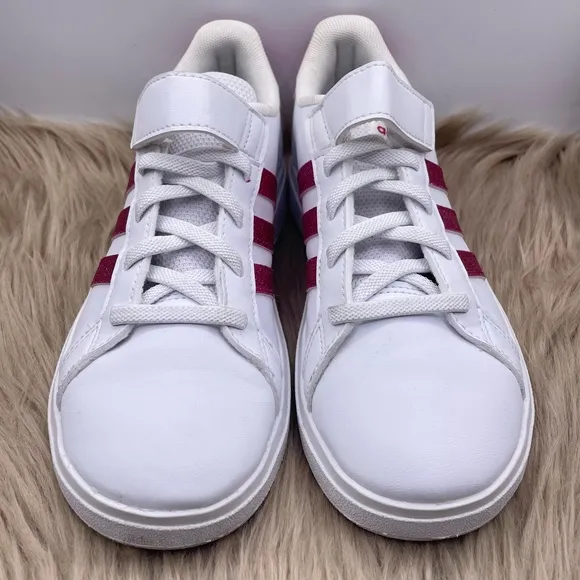 Adidas grand court girl stay-put sneakers Size 2 1/2 glitter 3-striped
