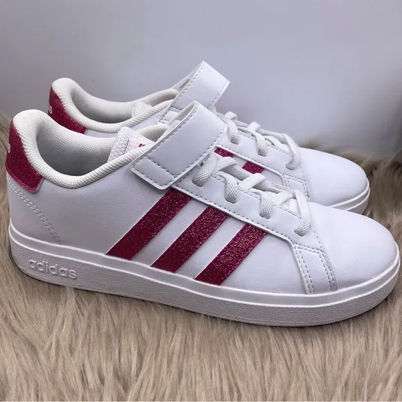 Adidas grand court girl stay-put sneakers Size 2 1/2 glitter 3-striped