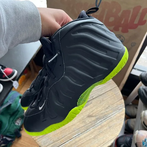 Air Foamposite One Black and Volt 3Y