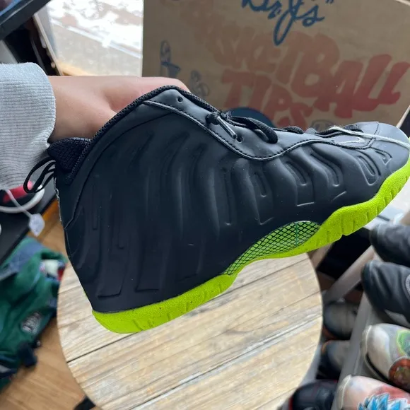 Air Foamposite One Black and Volt 3Y