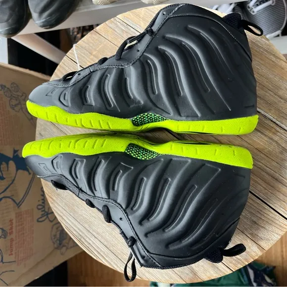 Air Foamposite One Black and Volt 3Y
