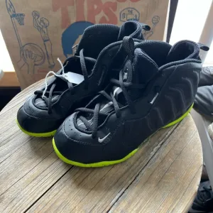 Air Foamposite One Black and Volt 3Y