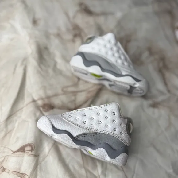 Air Jordan 13 Retro 'white and gray'