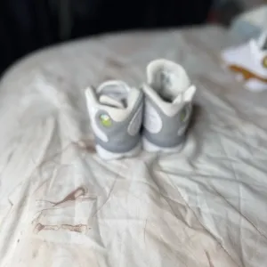 Air Jordan 13 Retro 'white and gray'
