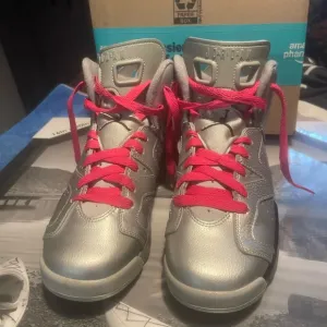 🎁🛍️🆓Air Jordan 6 Retro&quot;Valentine Day&quot; Like New!!!Kids Girl Size 5Y Pink Silver