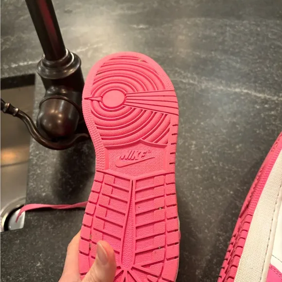 Air Jordan MID Pink and Orange Sneakers Vibrant Mid-Top Design