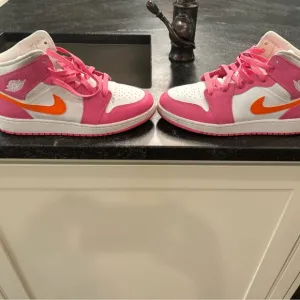 Air Jordan MID Pink and Orange Sneakers Vibrant Mid-Top Design