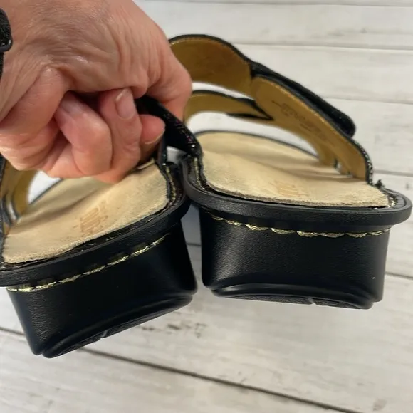 Alegria NWOT Victoriah Dynomite Shiny Adjustable Leather Slide Sandals