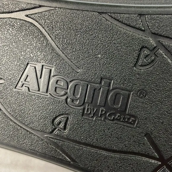 Alegria NWOT Victoriah Dynomite Shiny Adjustable Leather Slide Sandals