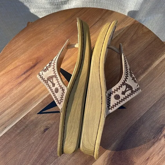Alegria Vanessa Mandala Natural Embroidered Sandals, Size EU 39 VAN – 178