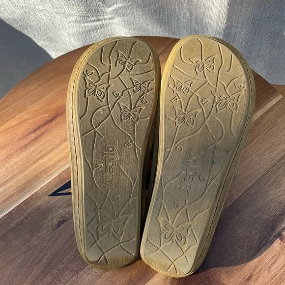 Alegria Vanessa Mandala Natural Embroidered Sandals, Size EU 39 VAN – 178