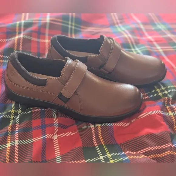 ANODYNE Womens's Brown Leather Shoes loafer NWOT Immaculate versatile comfy sz 8