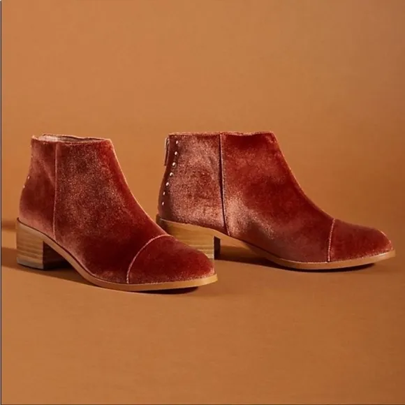 Anthropologie Rounded Toe Velvet Ankle Booties 7.5