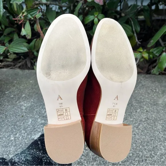 Anthropologie Rounded Toe Velvet Ankle Booties 7.5