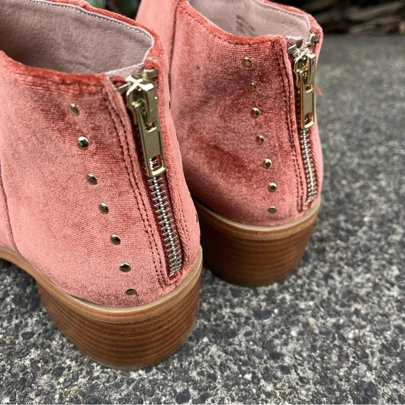 Anthropologie Rounded Toe Velvet Ankle Booties 7.5