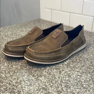 Ariat Men's Brown Leather Cruiser Slip-On Shoes size 9.5 like new