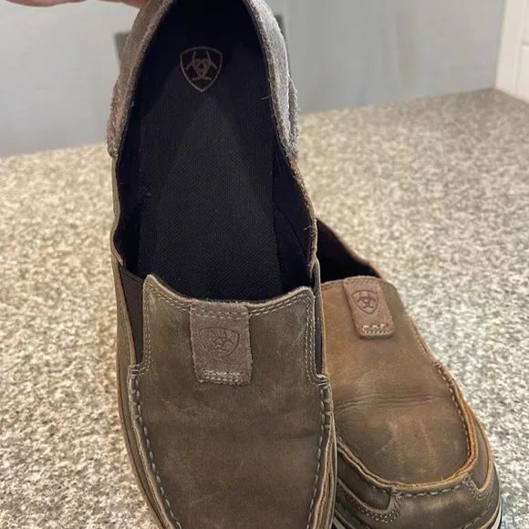 Ariat Men's Brown Leather Cruiser Slip-On Shoes size 9.5 like new