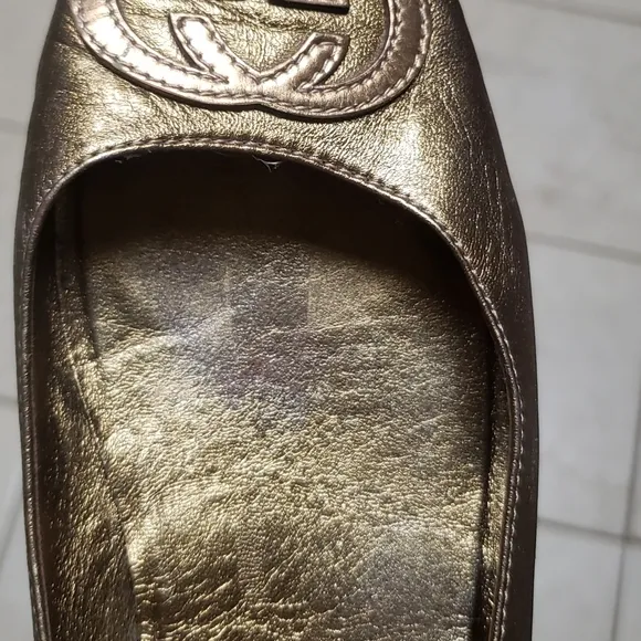 Authentic gold Gucci ballet flats with COA