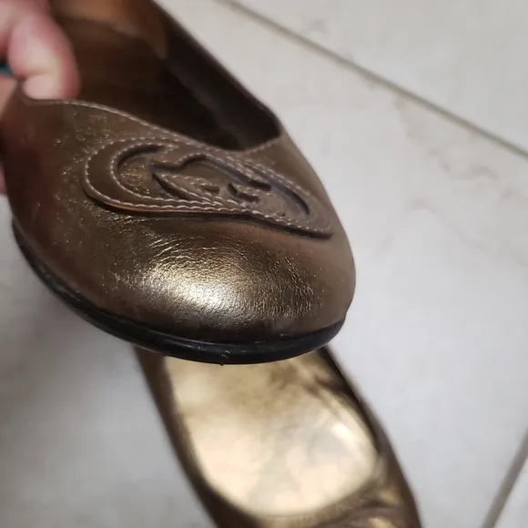 Authentic gold Gucci ballet flats with COA