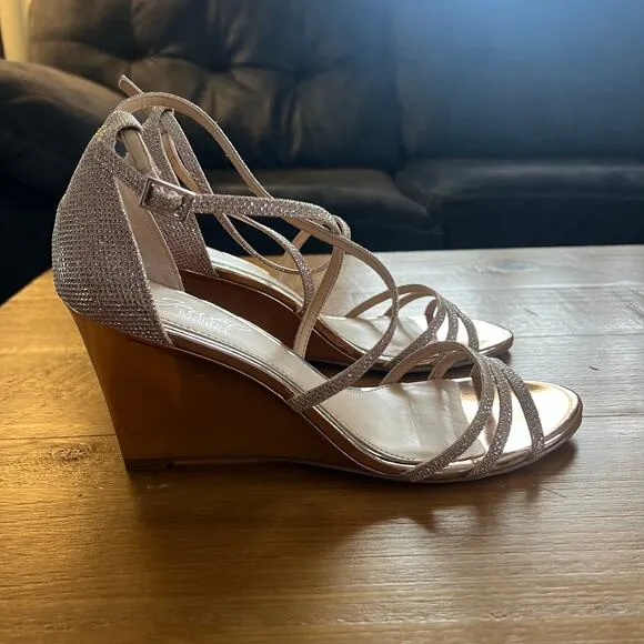 Badgley Mischka Hunt Wedge Sandals - Size 9.5 - Rose Gold