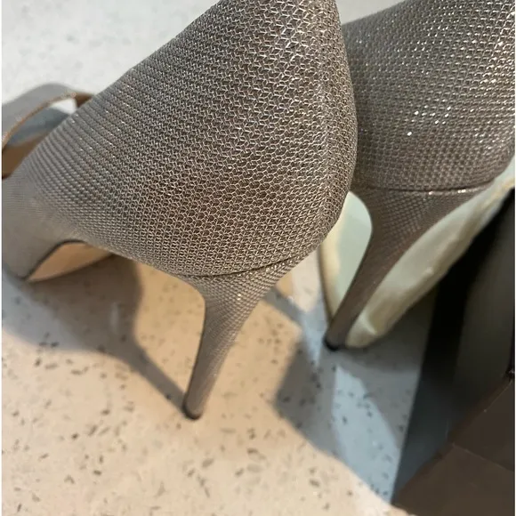 Badgley Mischka peep toe