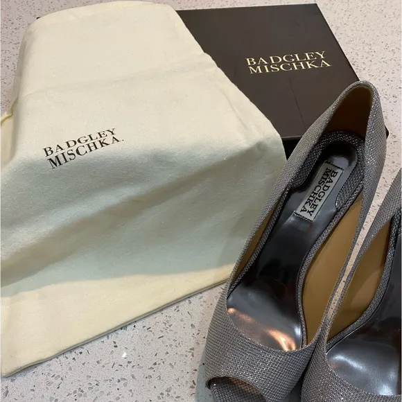 Badgley Mischka peep toe