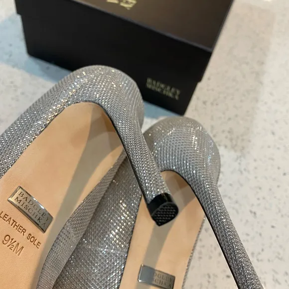 Badgley Mischka peep toe