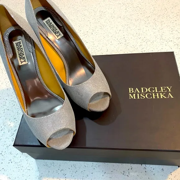 Badgley Mischka peep toe