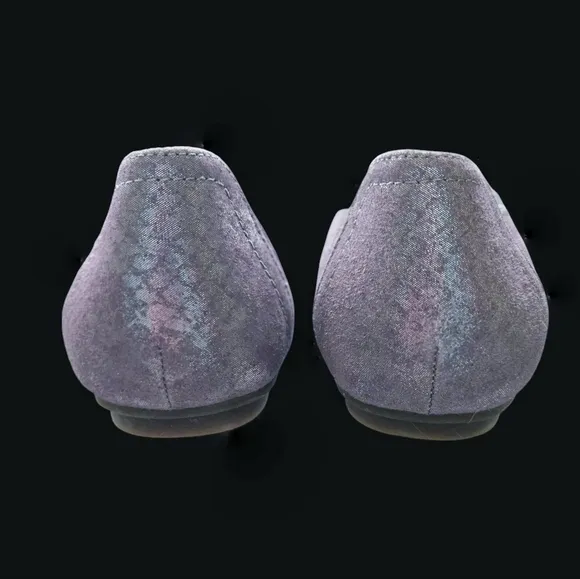 Beautiful Vionic Lavender Metallic Snakeskin print Carrol ballet style flats.