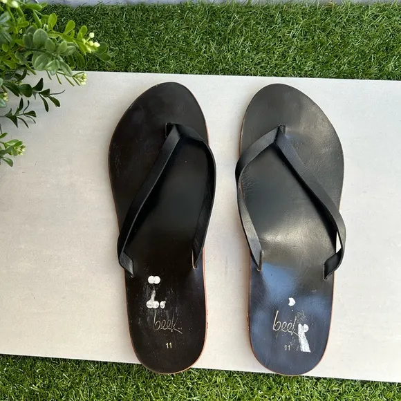 Beek Seabird thong black Leather slide sandals size 11 gently used