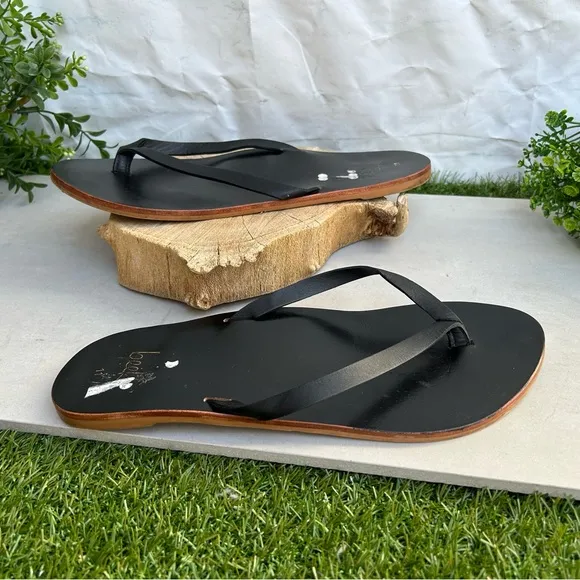 Beek Seabird thong black Leather slide sandals size 11 gently used