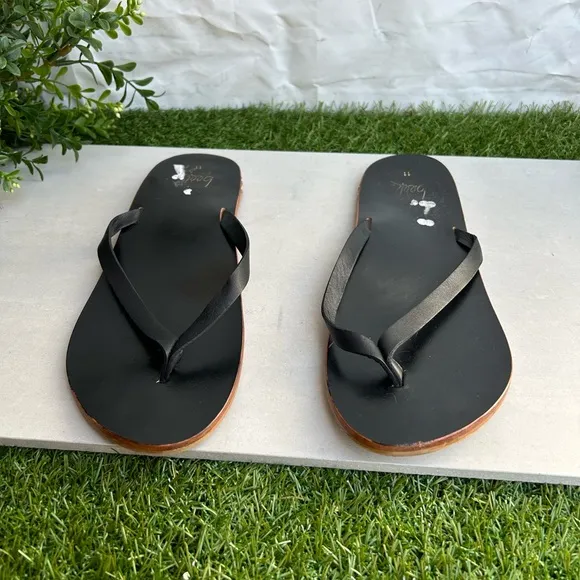 Beek Seabird thong black Leather slide sandals size 11 gently used