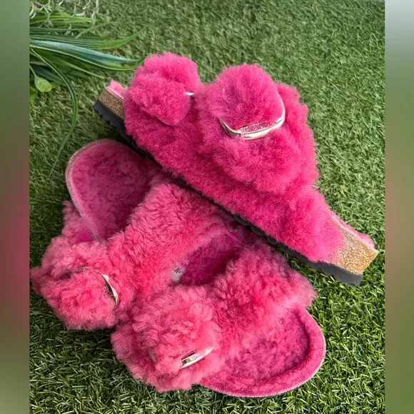 BIRKENSTOCK Arizona Big BuckleShearling - Fuchsia Tulip$180 size 40 US 9-9.5