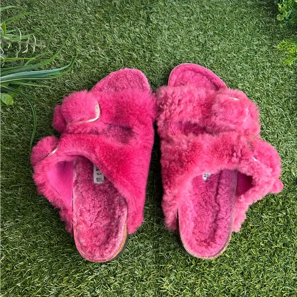 BIRKENSTOCK Arizona Big BuckleShearling - Fuchsia Tulip$180 size 40 US 9-9.5