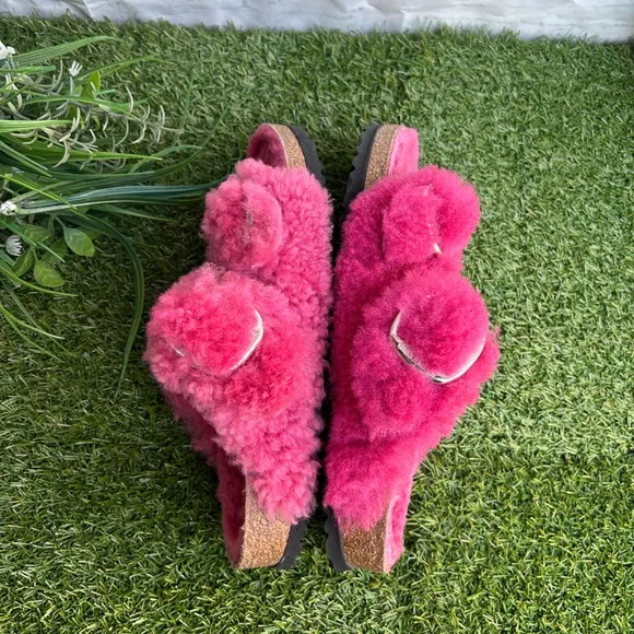 BIRKENSTOCK Arizona Big BuckleShearling - Fuchsia Tulip$180 size 40 US 9-9.5