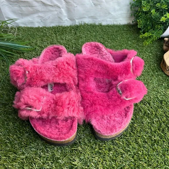 BIRKENSTOCK Arizona Big BuckleShearling - Fuchsia Tulip$180 size 40 US 9-9.5