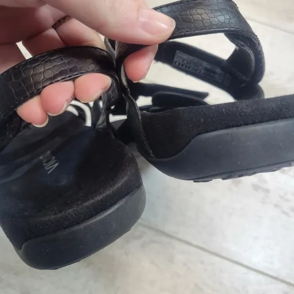Black Vionic Strappy Sandals Women’s size 8