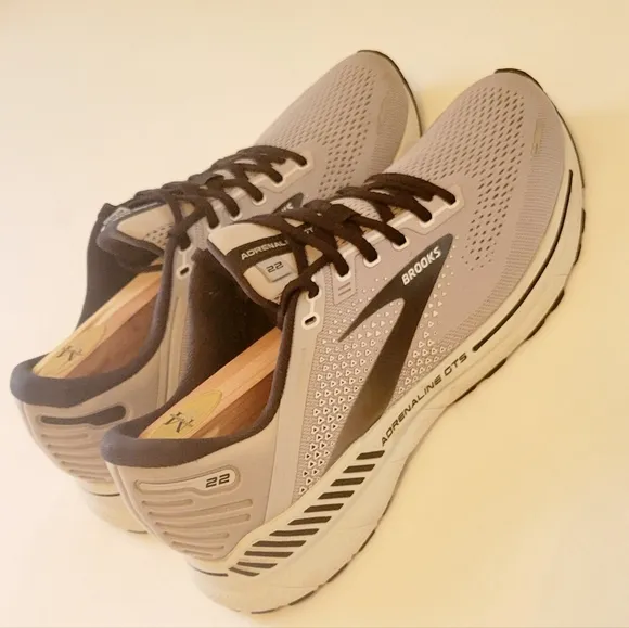 Brooks Men's Adrenaline GTS 22 Lace Up Athletic Shoes EUC Gray | Black Size: 10