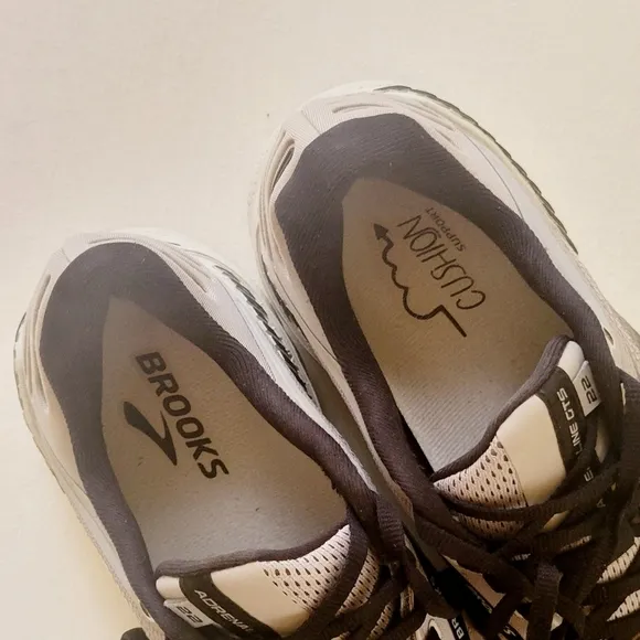 Brooks Men's Adrenaline GTS 22 Lace Up Athletic Shoes EUC Gray | Black Size: 10