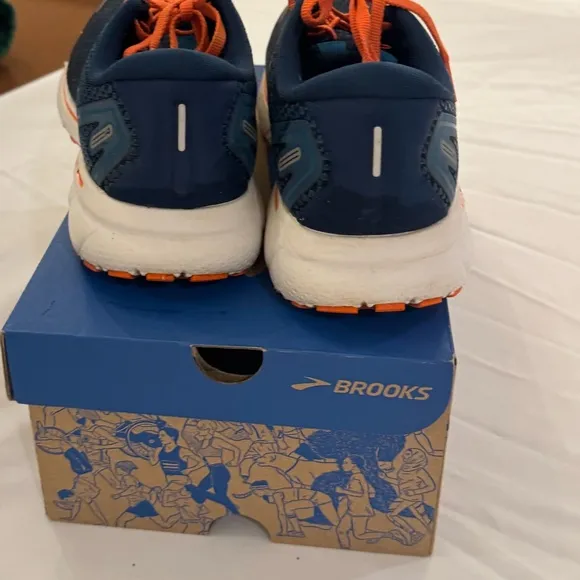 Brooks running shoes. Men’s size 10. Good Cond. incl box. Blue - orange.
