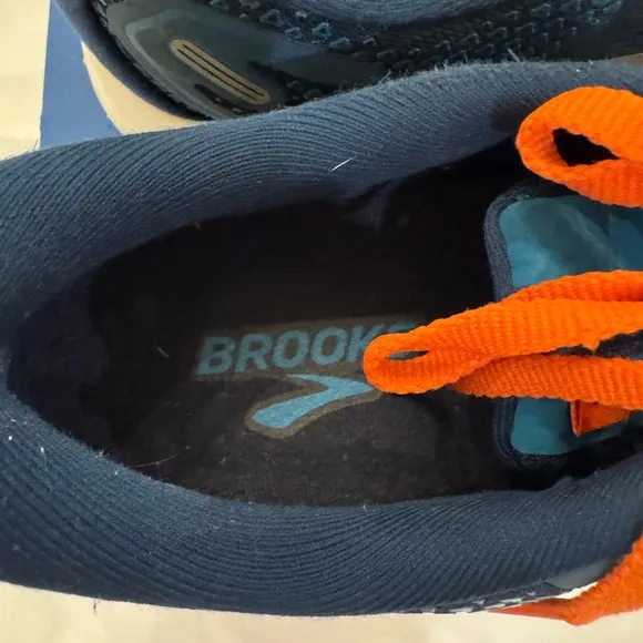 Brooks running shoes. Men’s size 10. Good Cond. incl box. Blue - orange.